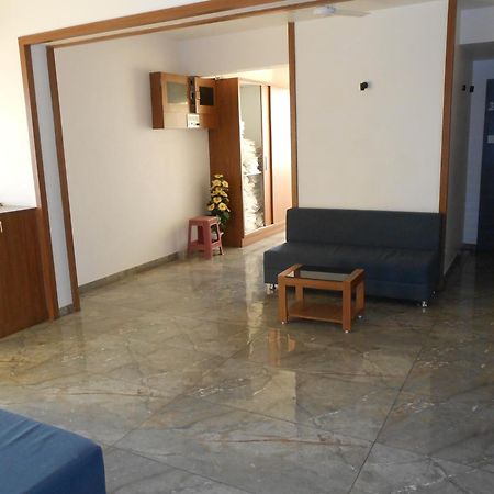 Hotel Crossview Palanpur Esterno foto
