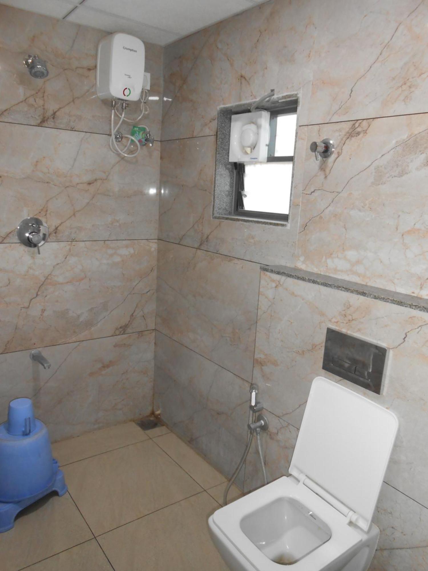 Hotel Crossview Palanpur Esterno foto