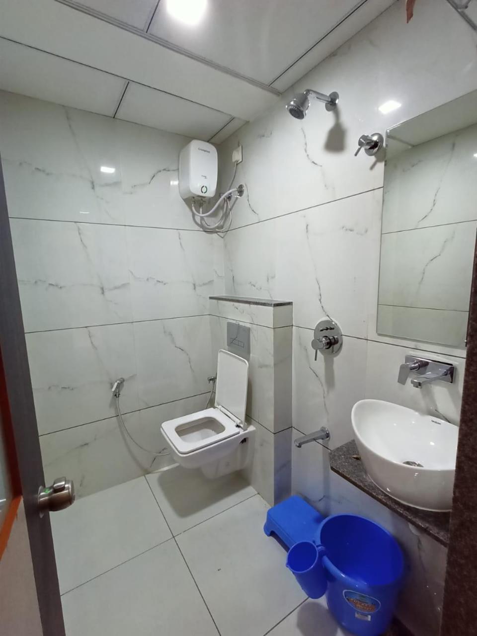Hotel Crossview Palanpur Esterno foto