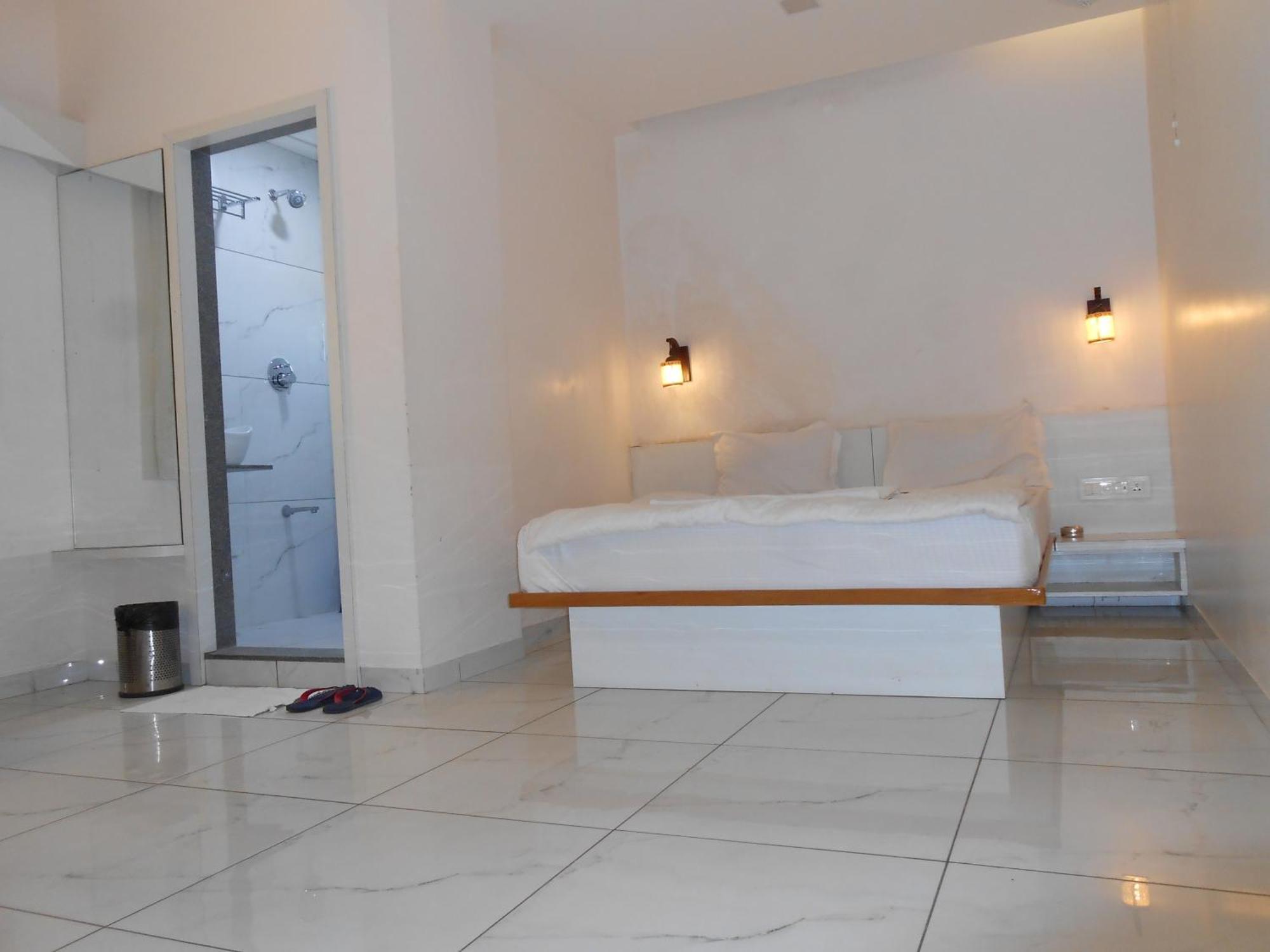 Hotel Crossview Palanpur Esterno foto