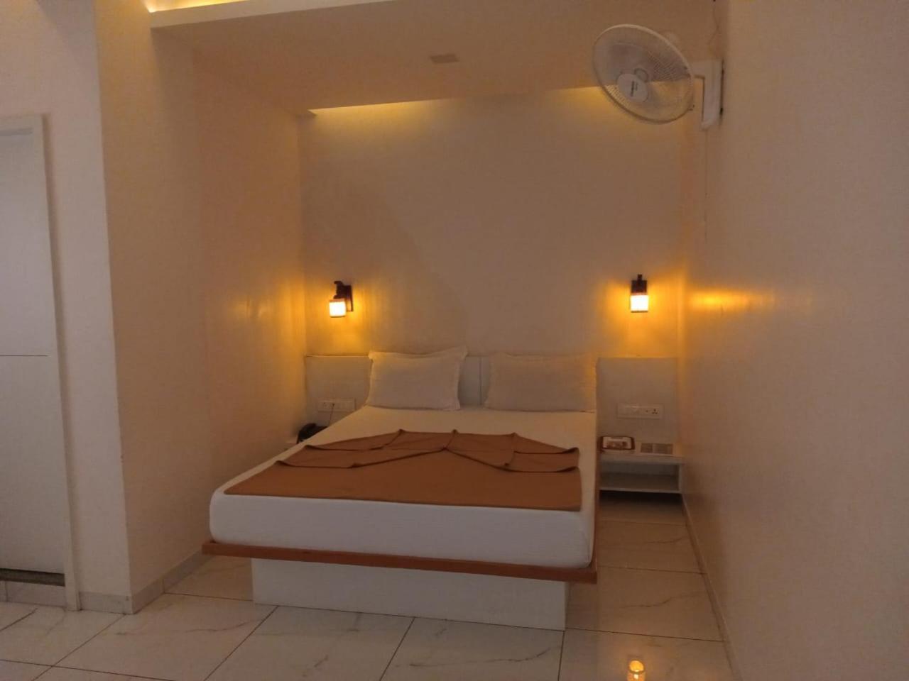 Hotel Crossview Palanpur Esterno foto